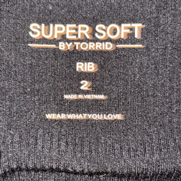 Torrid Black Sleeveless Peplum ribbed top size 2Xl very black no pills - Picture 3 of 4